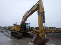 caterpillar-rkb01764