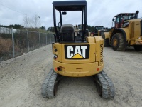 caterpillar-rky02736