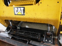 caterpillar-taw03878